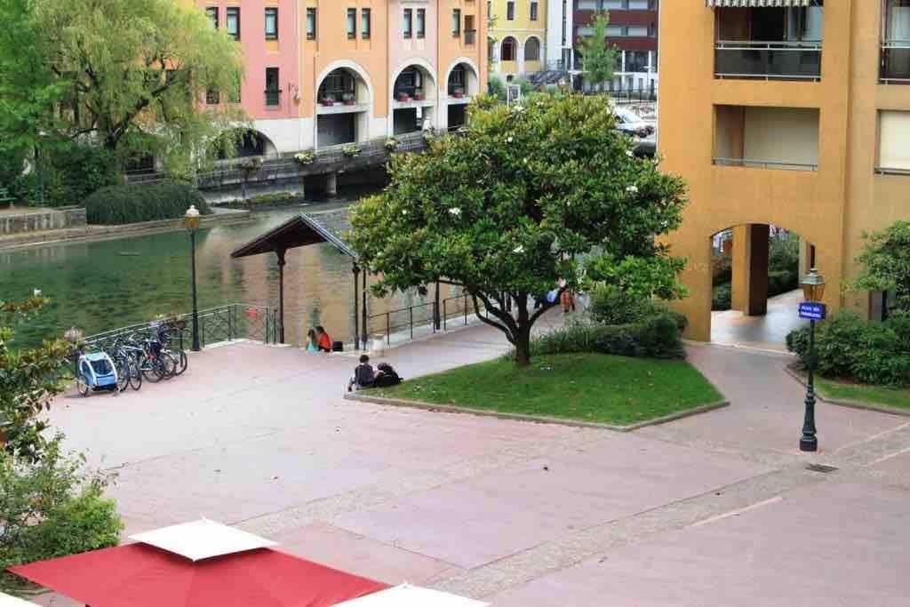 Reve De Jade Devant Le Canal Annecy Bagian luar foto